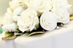 Beverly's Creative Cakes logo